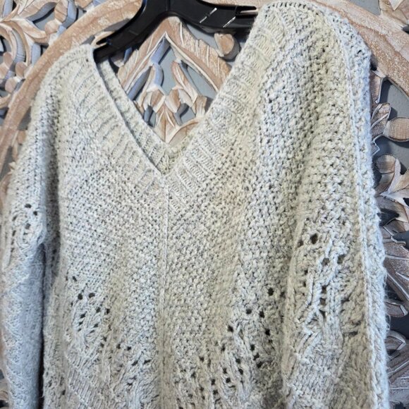Maurices super soft oatmeal v-neck sweater size medium - Picture 2 of 5